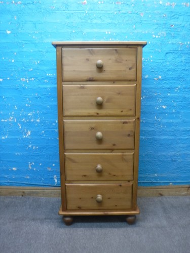Large chunky solid - /,